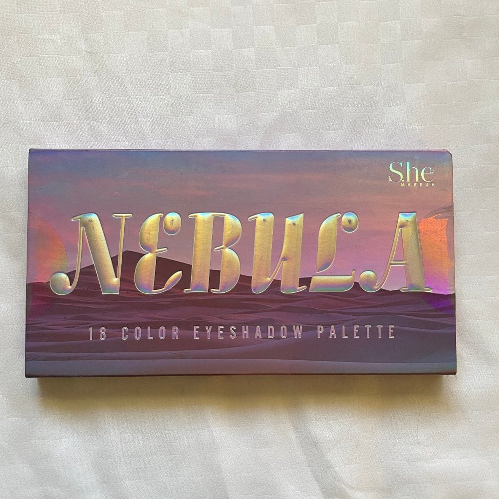 NEW!  Nebula 18 Color Eye Shadow Palette